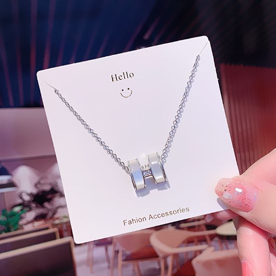 图片 Korean style light luxury full diamond titanium steel necklace for women fashion versatile internet celebrity collarbone chain flower pendant high-end jewelry